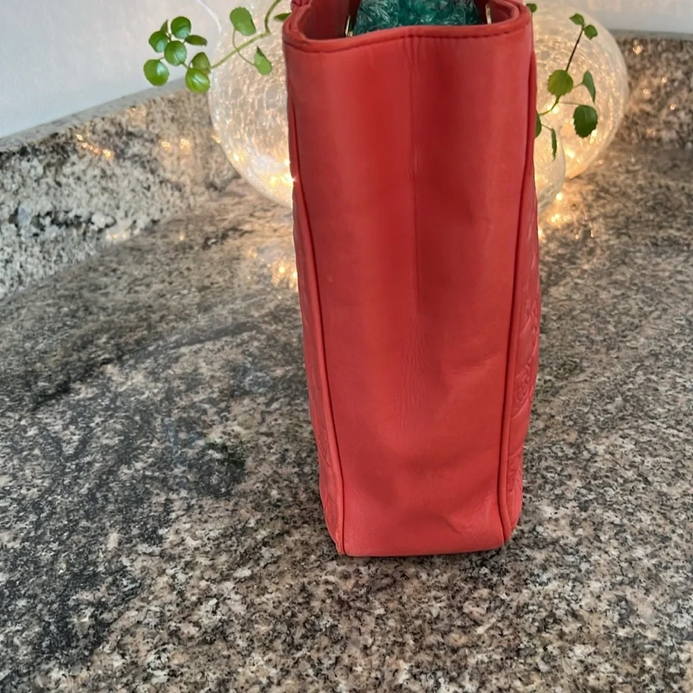 Chanel Lucky Charm Limited Edition Lambskin Tote - Picture 4 of 17